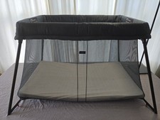 BabyBj rn: Travel Crib Light Dark Green 