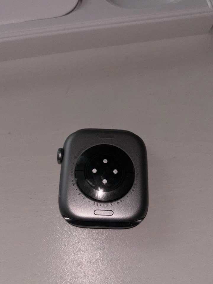 Apple Watch Serie 11 46 mm Aluminium Grau Smartwatch iOS Silikonarmband Schwarz - Bild 1 von 4