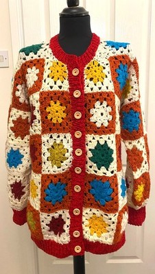 Handgefertigte gehäkelte Granny Square 100% Wolle Strickjacke in fröhlichen Farben!