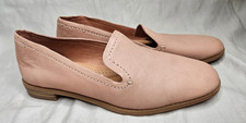Clarks Slip On Loafers Shoes Womens SZ 8 Beige Leather Round Toe Padded Comfort