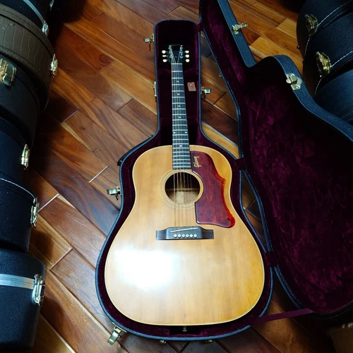 Acoustic Guitar Gibson J50 1965 Natural with Hard Case