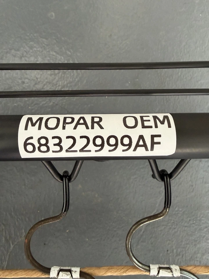 Marco de asiento trasero 17-23 Chrysler Voyager/pacifica nuevo genuino OEM MOPAR 68322999AF Foto 2 de 4