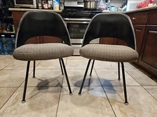 EARLY Knoll Studio Eero Saarinen Executive Armless Side Chairs