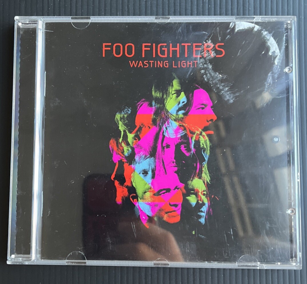 Foo Fighters : Wasting Light CD (2011) (A085)