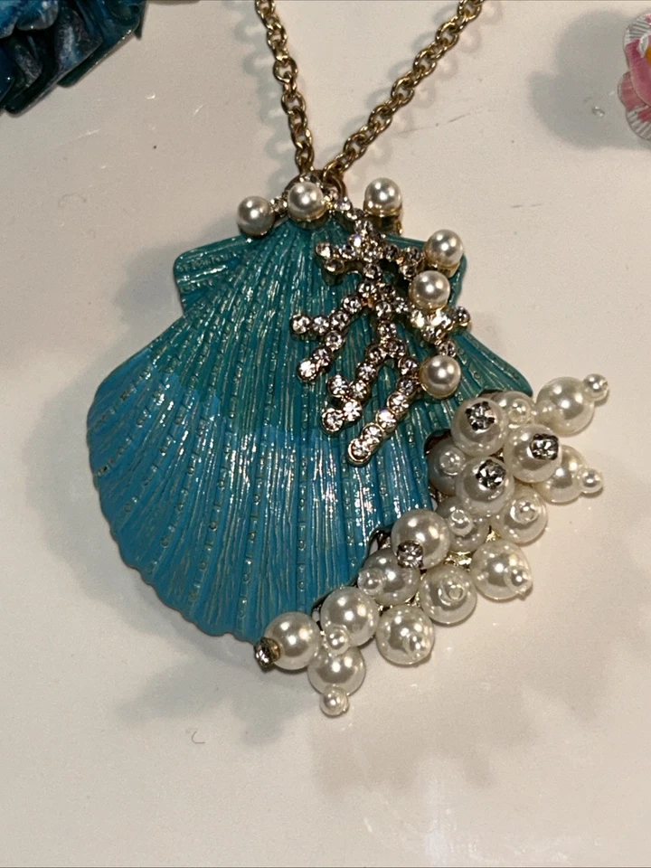 Betsey Johnson Mermaid Jewelry Set Shell Necklace Bracelet Earrings Coastal Glam - Image 4 of 4