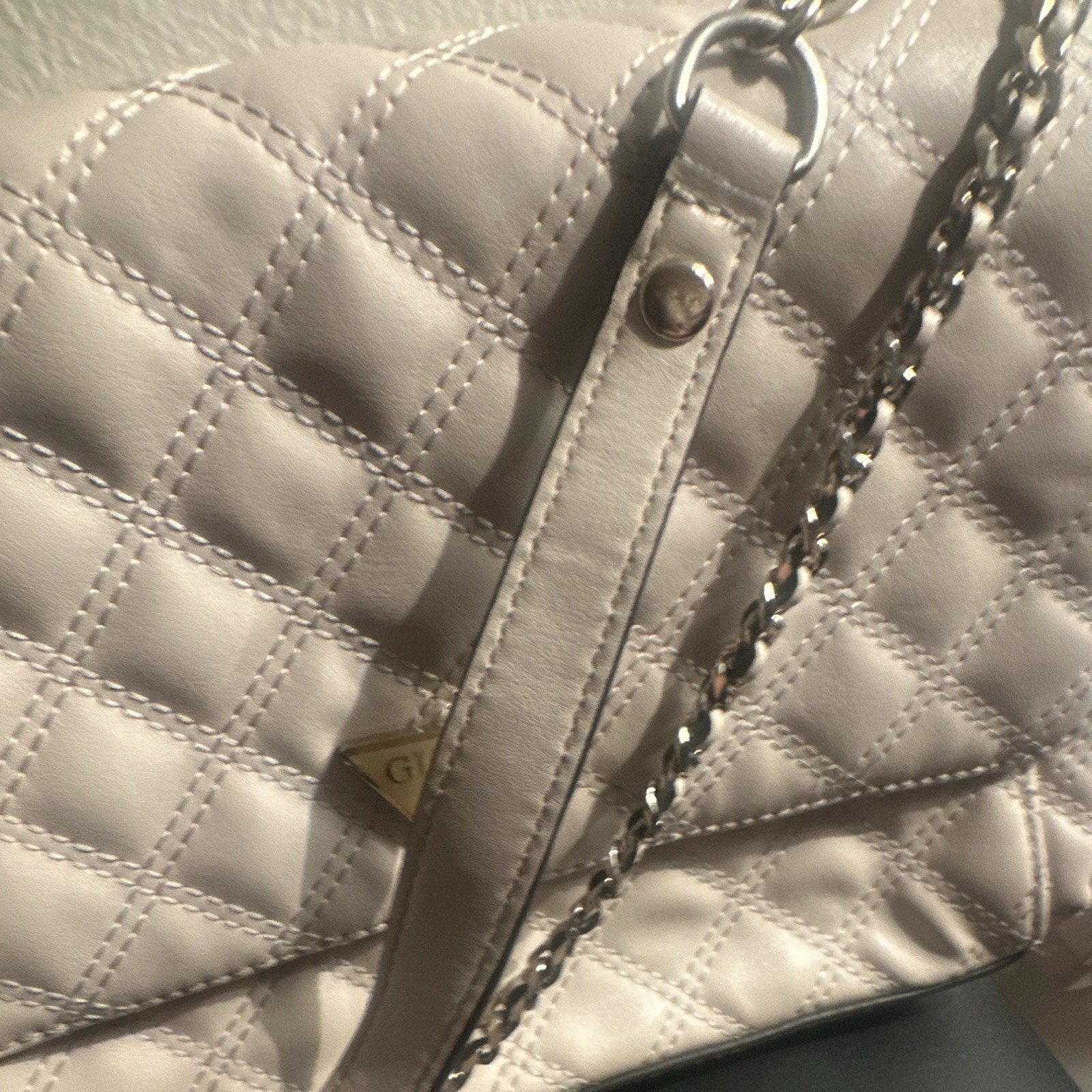 GUESS Quilted Beige Shoulder Bag with Logo Accent and Chain Strap