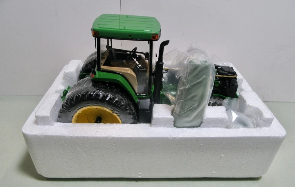 Tractor John Deere Precision Classics # 8400 de colección 1/32 # 05239 (1995) Foto 4 de 4