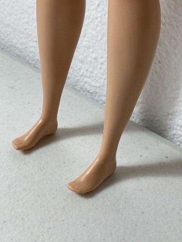 Muñeca Barbie Fashionistas Mattel #188 - Morena, con curvas, traje - Imagen 6 de 8