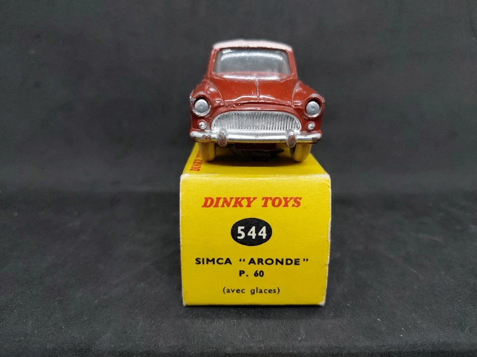 Dinky Toys Ref 554 Simca Aronde P60 rouge toit blanc BE Boite D’origine - Photo 3/4