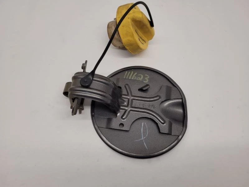 Серая дверь топливного бака 2009-2020 Dodge Journey - Изображение 3 из 4