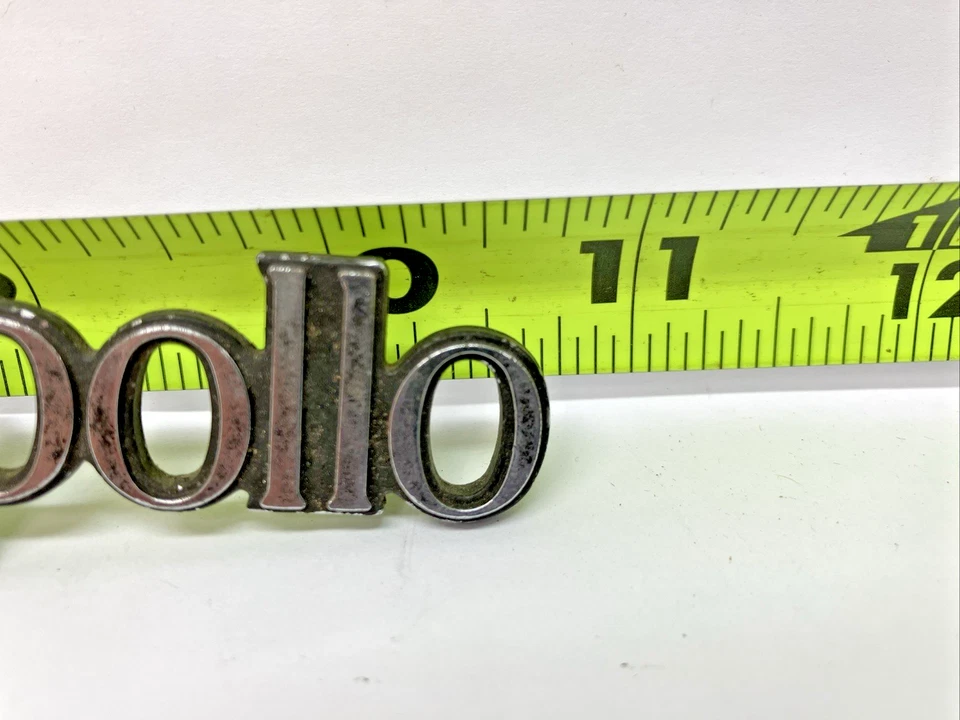 Emblema de panel de vela de techo GM usado OEM 9669539 1973-1974 Buick Apollo (683) Foto 3 de 4