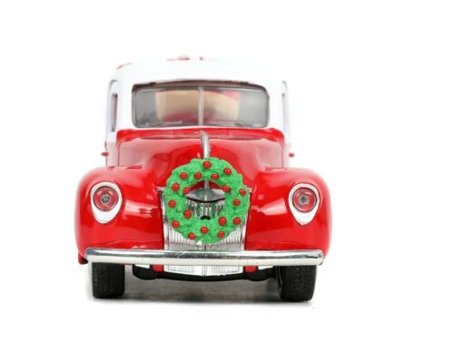 Jada 1:32 1941 Ford Pickup & 1957 Chevy Bel Air with Santa Claus Figure 34441 - Picture 4 of 9