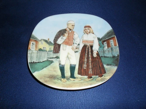 Arabia Finland Wall Plaque Finnish National Costumes series -Lavansaari/Seiskari