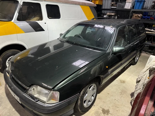1993 Vauxhall Carlton 24v Diamond auto estate, fully restored - Picture 2 of 9