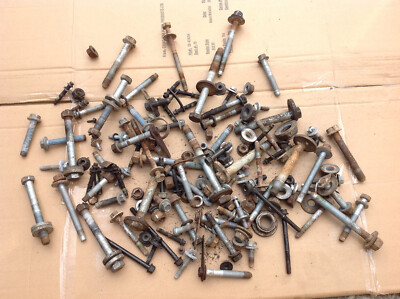 JEEP CHEROKEE KJ FAHRWERK HILFSRAHMEN AUSSENMUTTERN SCHRAUBE SCHRAUBEN PASSSTÜCKE 2002-007,
