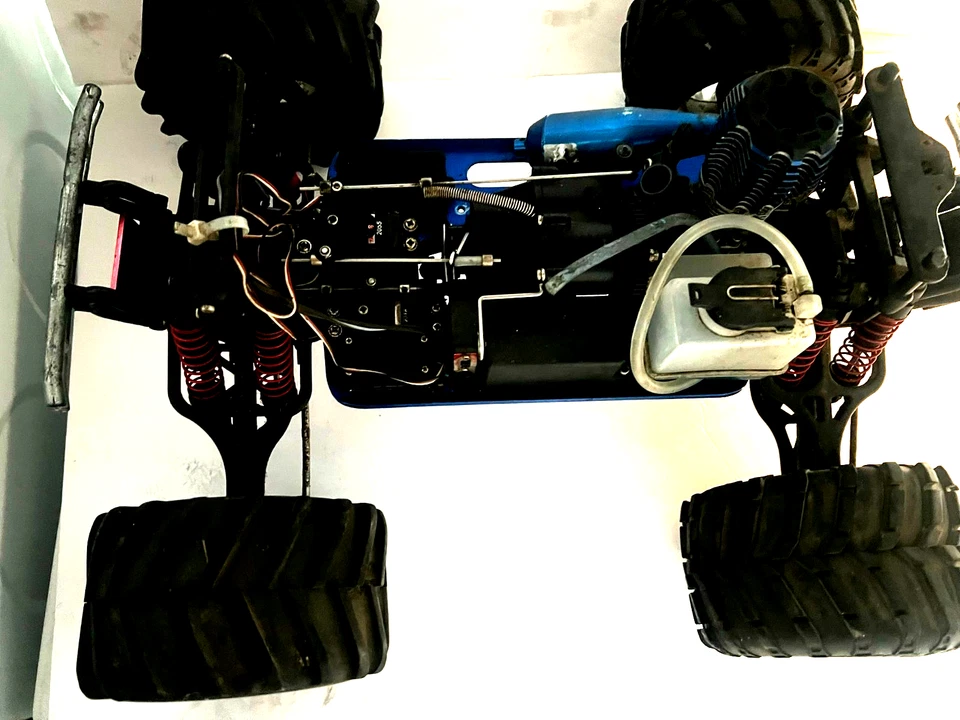 traxxas nitro 3.3 monster truck strong motor needs pullstart - Image 2 of 2
