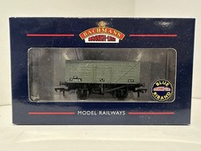 Bachmann 37-158 8 Plank Wagon in BR Grey Fixed Ends - OO Gauge