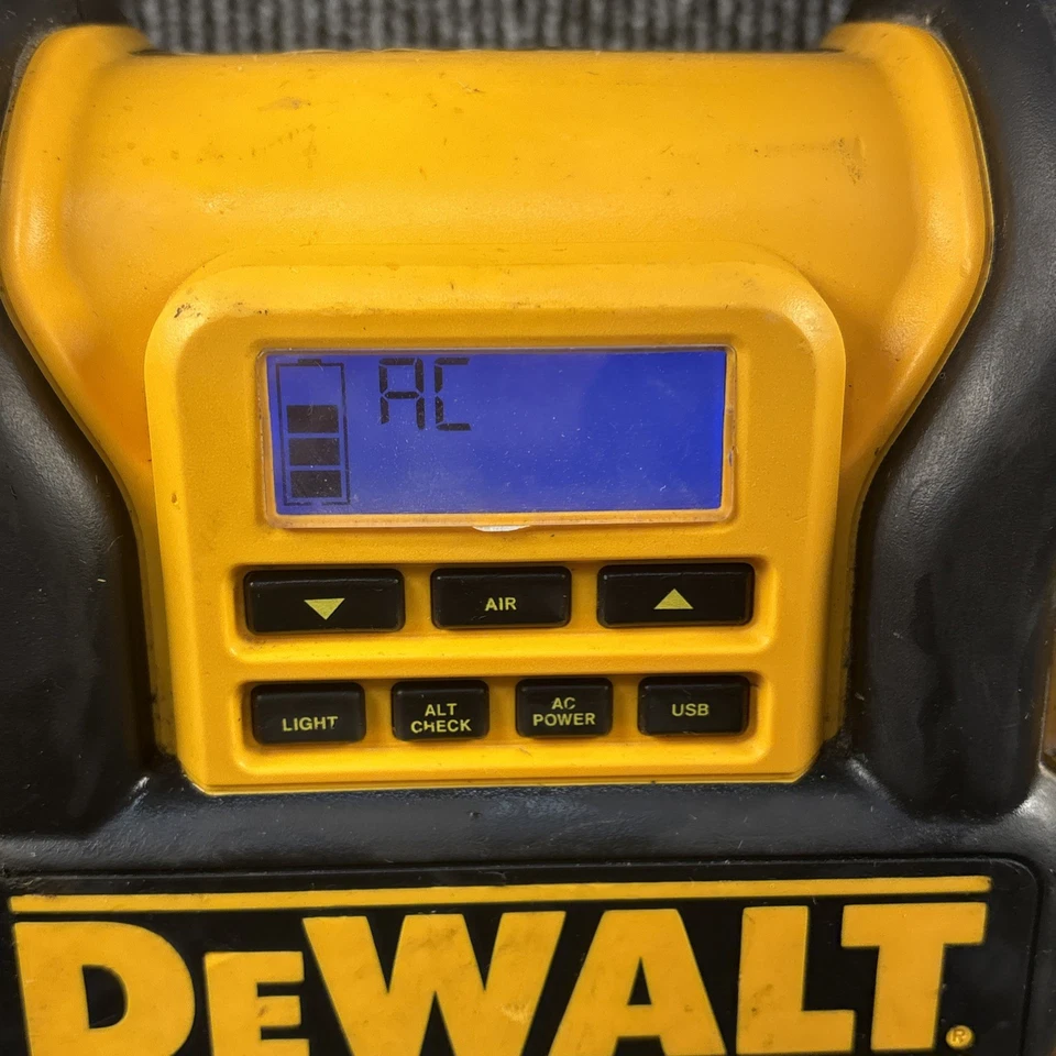 DEWALT Portable Power 2000 Peak Amp Jump Starter (NO ORIGINAL BOX AND CHARGER) - Image 2 of 4