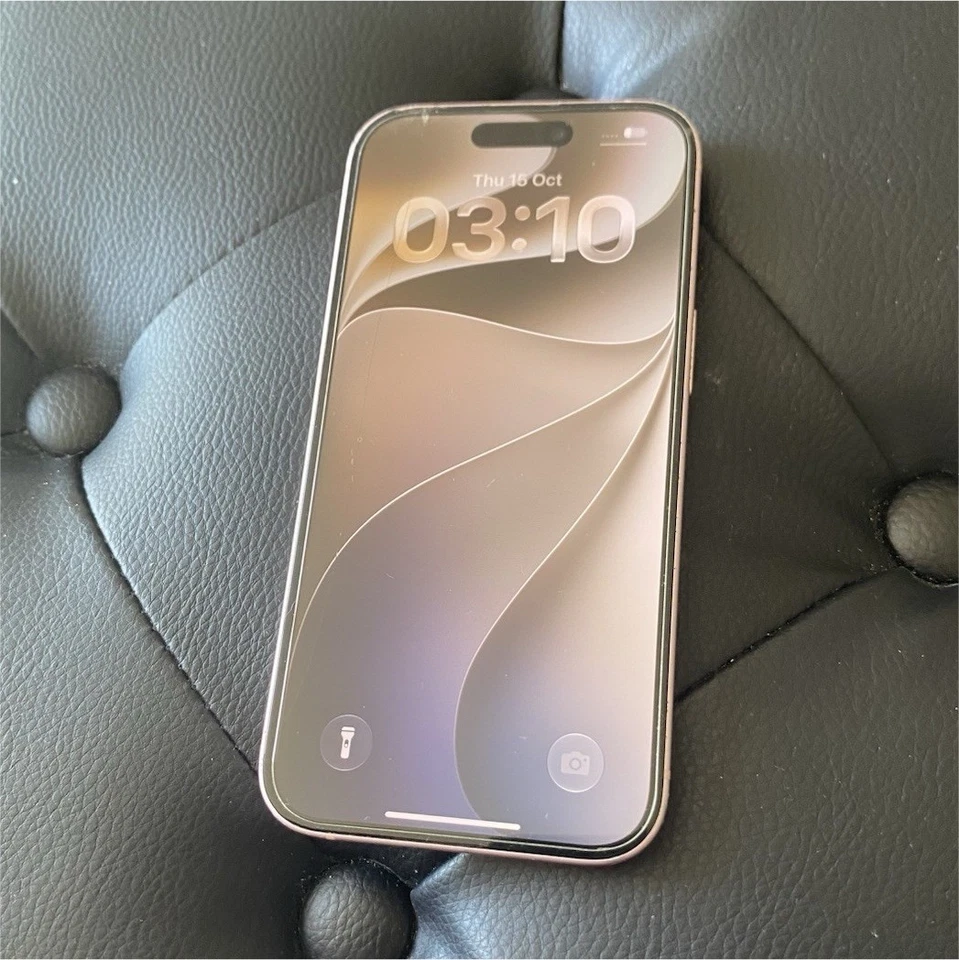 Apple iPhone 15 · 128GB, photo 1 sur 5