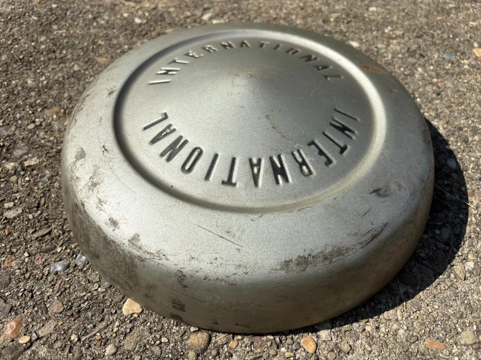 (1) Tapacubos para plato de perro de 10,5 pulgadas International Harvester Travelall 1953-1975 raro Foto 3 de 4