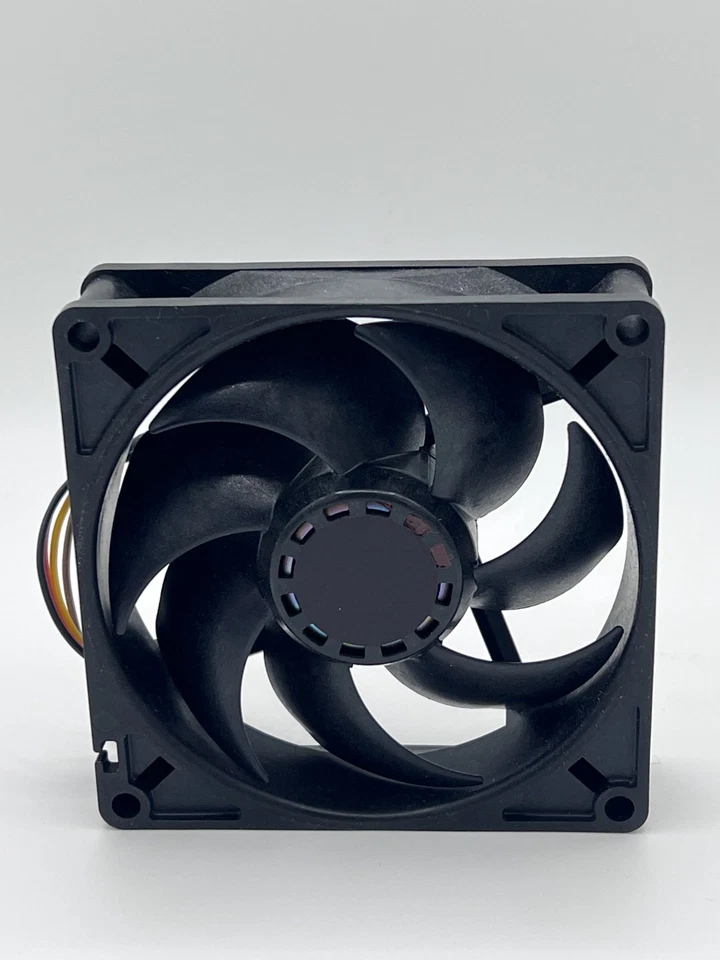 LOTE de 28 ventiladores industriales impermeables Sanyo Denki 9WPA0912P4G0011 BLDC IP 68 Foto 3 de 4