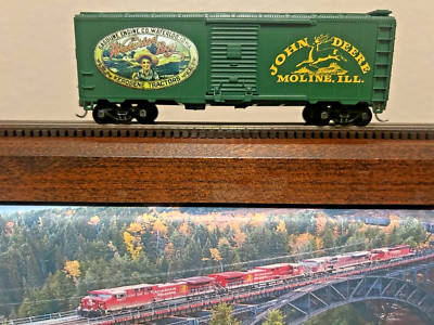 JOHN DEERE WATERLOO BOY 40 ft BOX - HO SCALE - ''LANDING DEERE ''  - RTR NEW