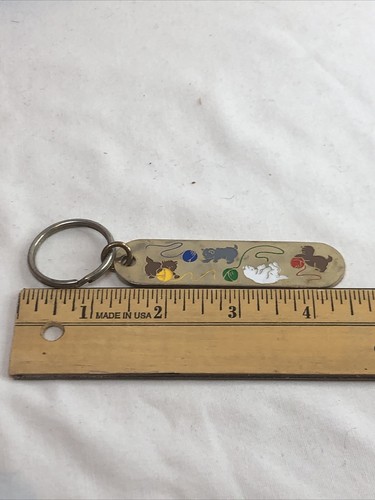 Brass Key Chain 4 Cats Playing with Yarn Colorful Filled Designs! 4.5 inches lon - Picture 4 of 4