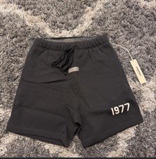 Essentials Fear of God Black 1977 Logo Drawstring Fleece Sweat Shorts Pockets