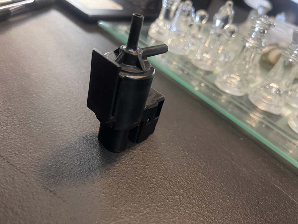 EGR Vacuum Solenoid - Image 4 of 4