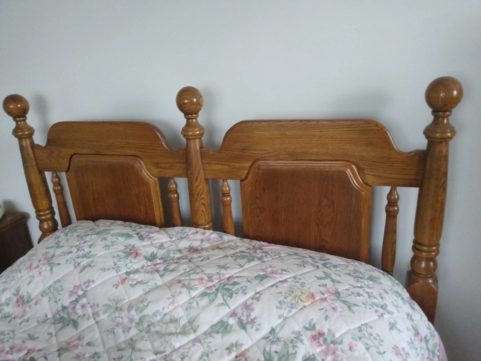 Full Size Oak Bedroom Set  - Image 4 of 4