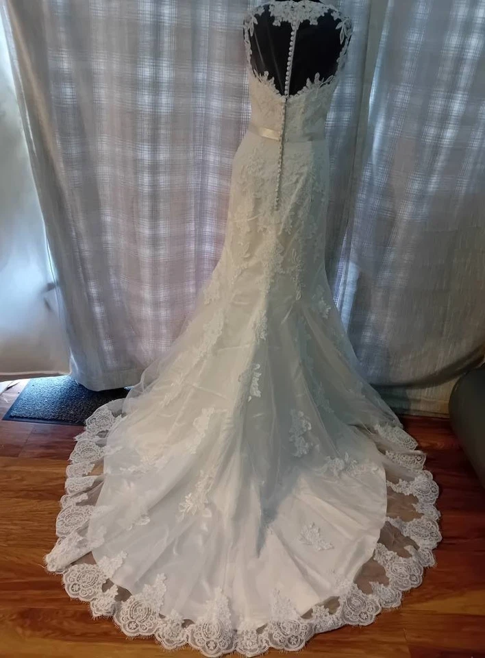 Wedding dress size 12 ivory lace Justin Alexander, see size chart A4 - Image 4 of 4