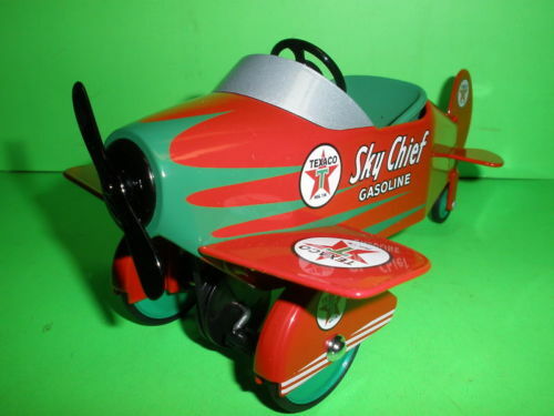 1/6 CROWN PREMIUMS TEXACO SKY CHIEF AIR KING PEDAL AIRPLANE WIND SOCK & CHOCKS - Picture 11 of 12