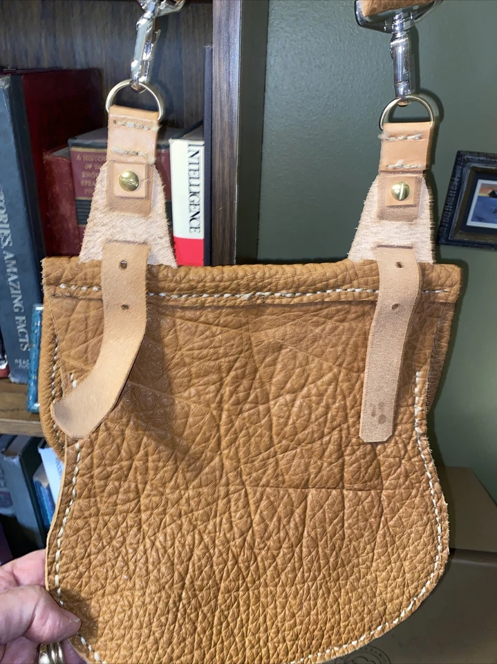 Bolso Posible de Cuero Hombre Montaña Polvo Negro Hecho a Mano con Correa Foto 4 de 4