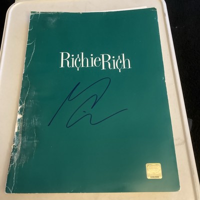 Macauley Culkin signierter Film Memorabilia ''Richie Rich'' Film zwei Unterschriften.