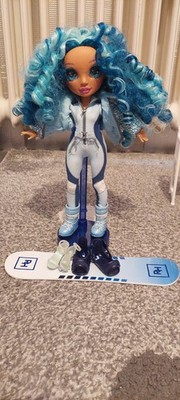 Puppe Rainbow High Winter Break - Skyler Bradshaw (blau)