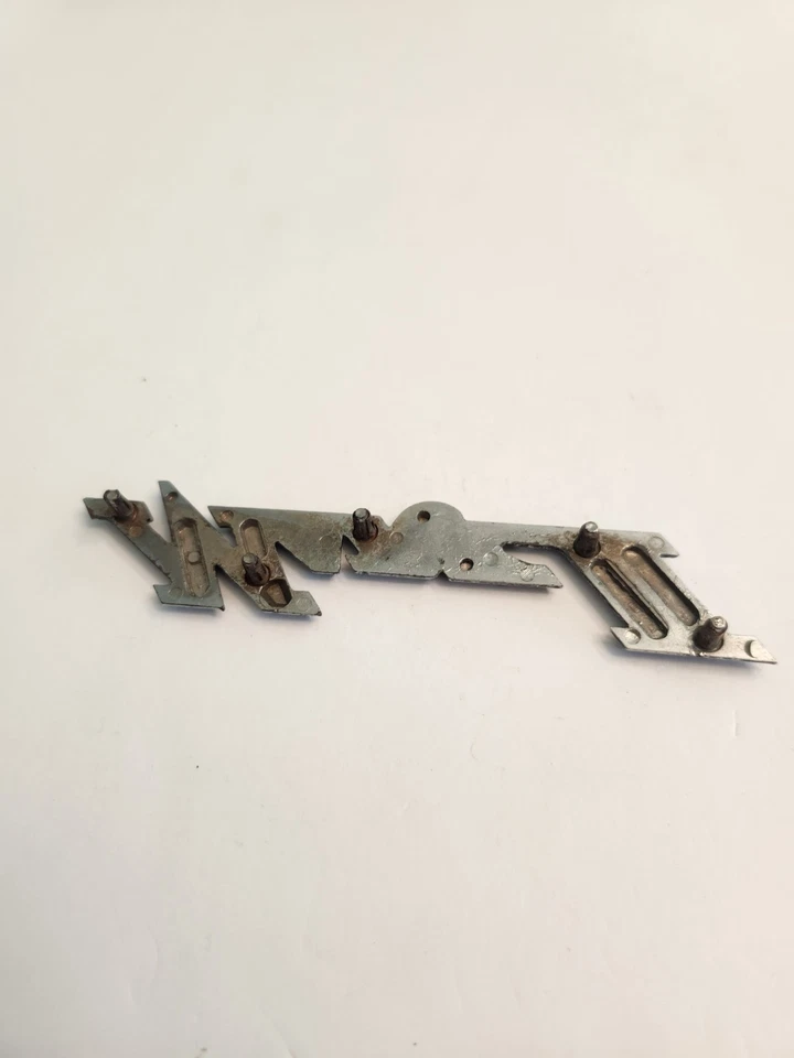 1971-1972 TOYOTA MARK II QUARTER PANEL EMBLEM T-1 - Image 2 of 3