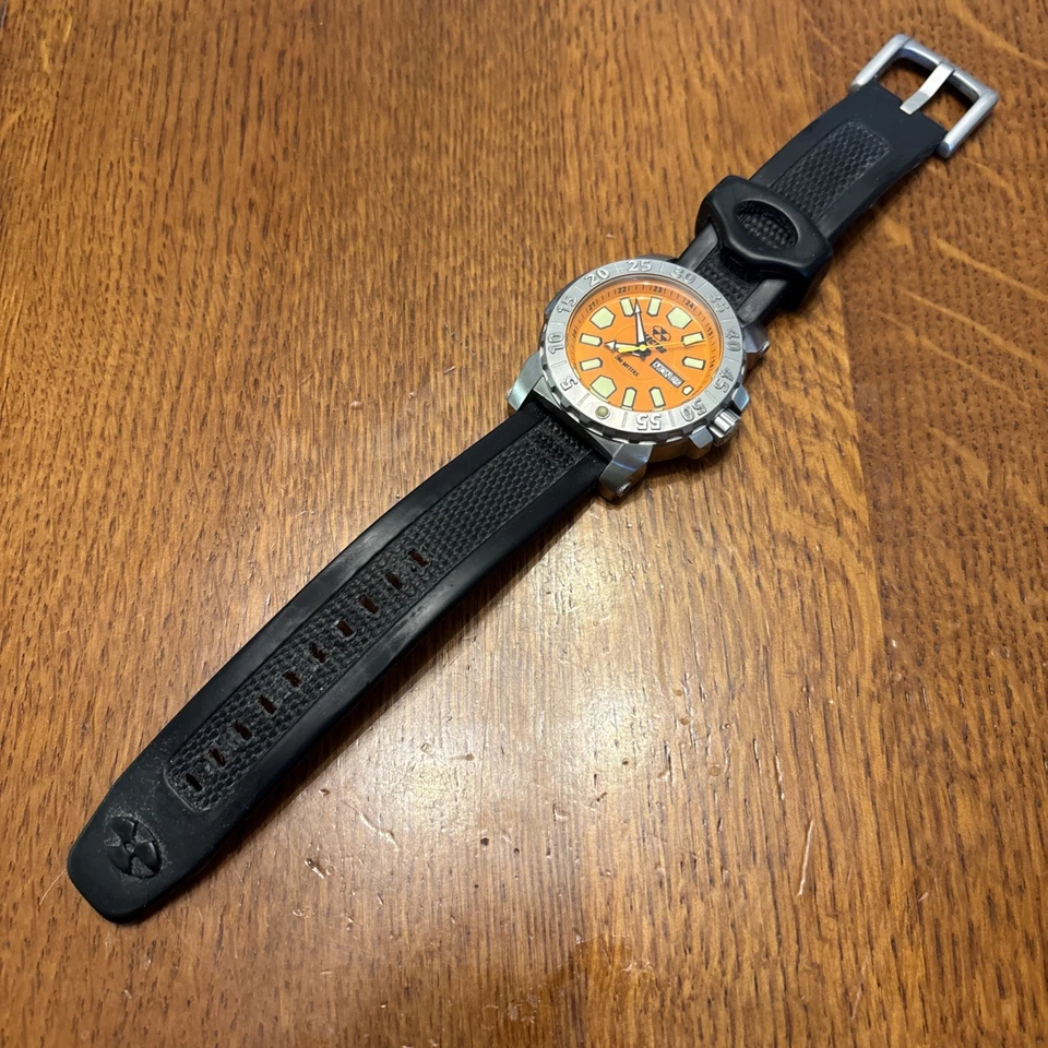 Reloj de buceo Reactor Melt Down 2 76808 esfera naranja para hombre 200M batería nueva Foto 2 de 4