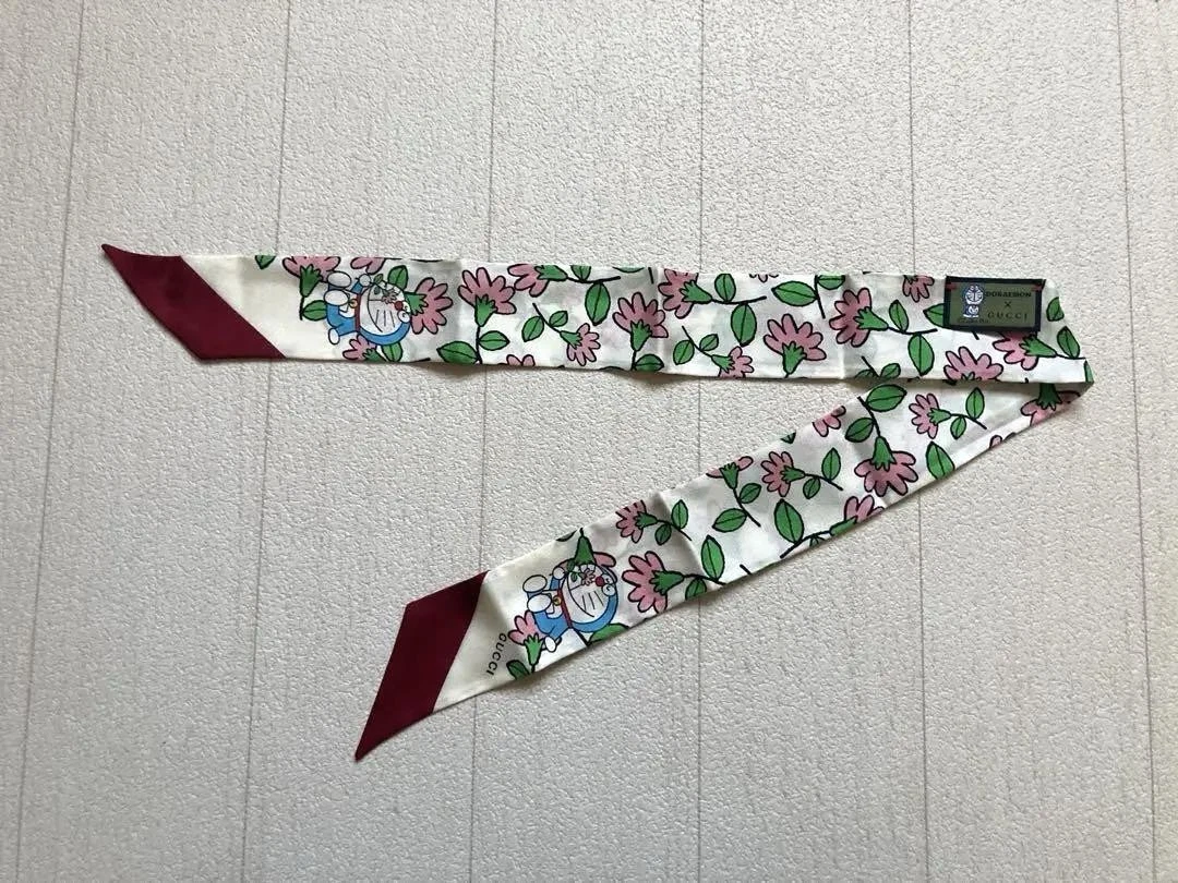 Foulard en soie GUCCI Doraemon
