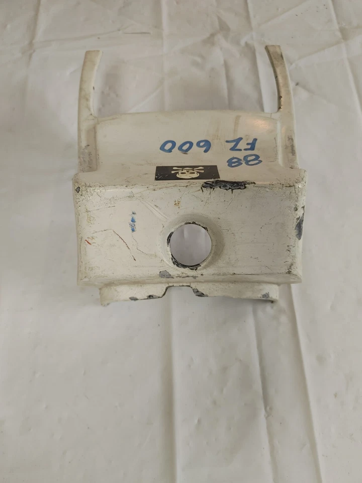 Cubierta de guardabarros trasero Yamaha FZ600 1988 46X-Y2165-10-5X Foto 2 de 4