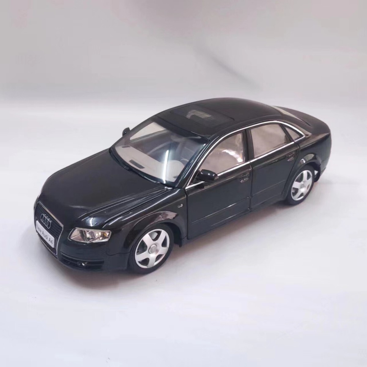 1/18 AUDI A4 car 2008 China FAW Audi Dealer diecast model
