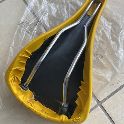 Selle Italia Turbo – Jaune – Cuir – NOS (New Old Stock) – En Boîte – Vélo Route/piste Rétro