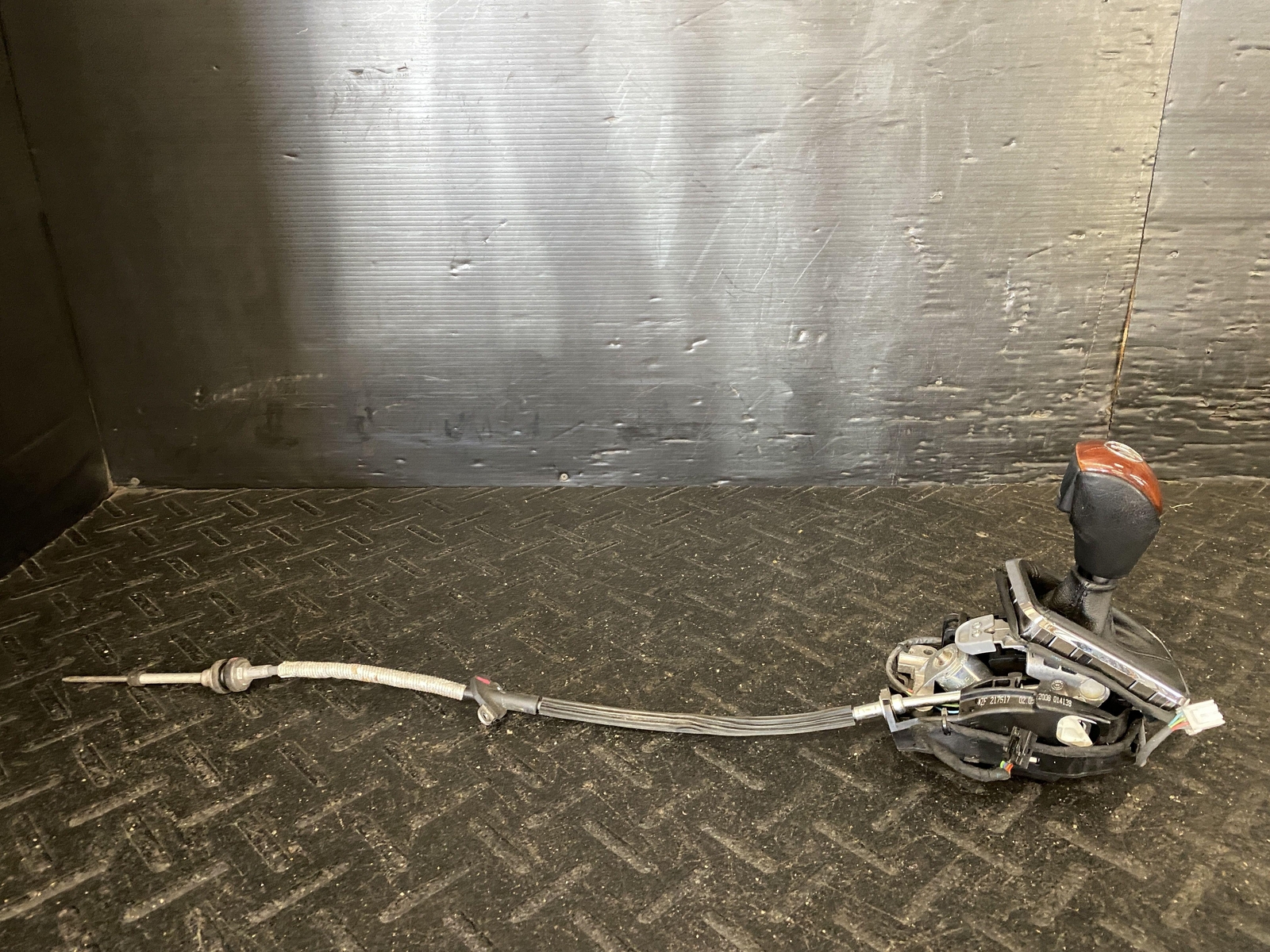 07-11 MASERATI QUATTROPORT AUTOMATIC TRANS FLOOR SHIFT GEAR SELECTOR W/ CABLE