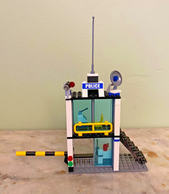 LEGO City 7743 Police Command Center - 100% Complete with Manuals