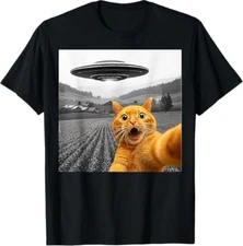 Cat Selfie With Alien UFO Funny Cat Gifts For Men Women T-Shirt