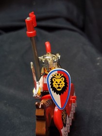 LEGO Minifigure Castle Royal Knight King Lion Horse Barding