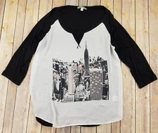PLEIONE Top Blouse Women Size M 3/4 Sleeve Empire State Building New York B2