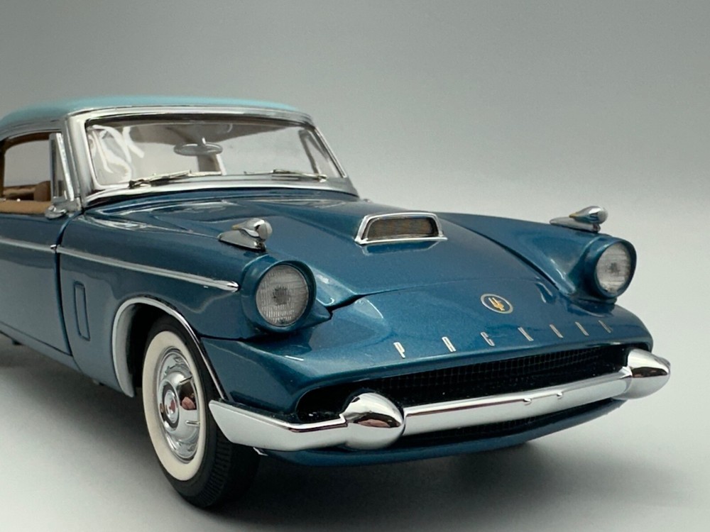 Danbury Mint 1958 Packard Hawk, Blue & Gold,  1:24, Excellent, Boxed
