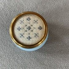 Vintage FRAMECRAFT Needlepoint TRINKET/PILL BOX Snowflake Made in England