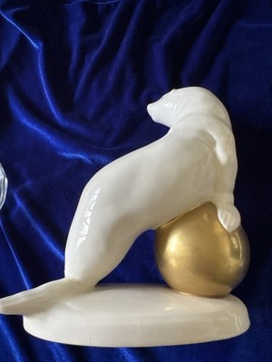 Goebel W. Germany Porzellan Seehund mit goldener Kugel   Tierfigur