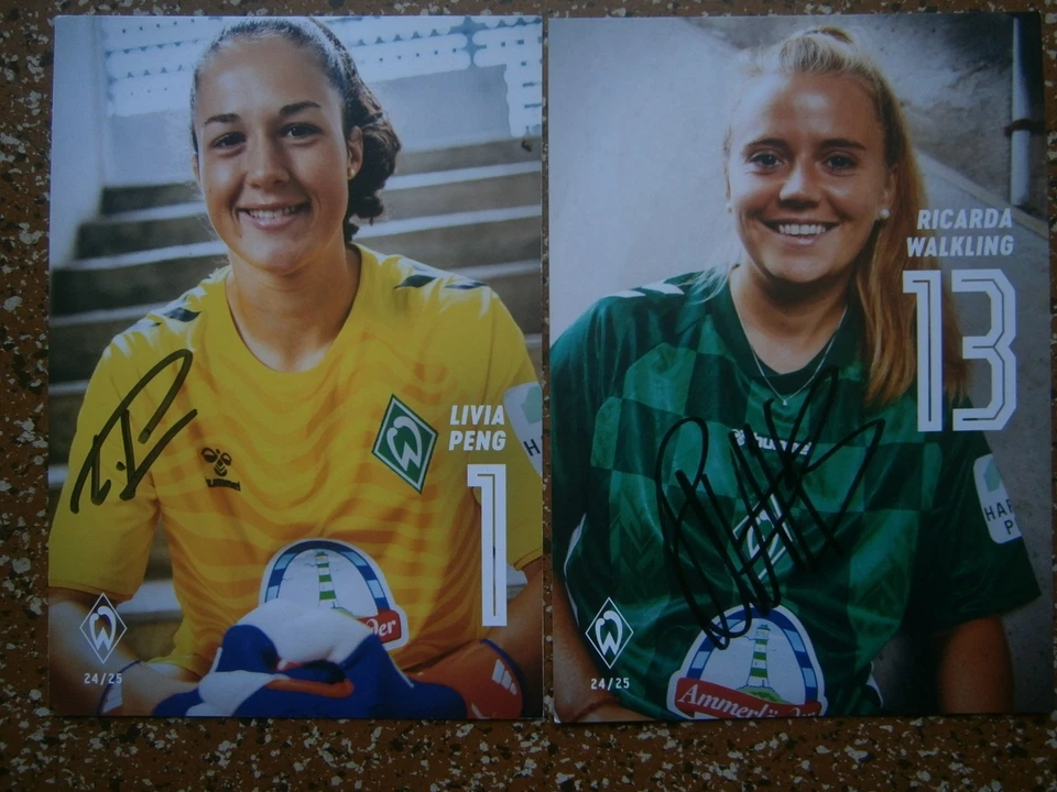 Frauenfußball - Bildautogramme - Livia Peng + Ricarda Walking - SV Werder Bremen - Bild 1 von 1